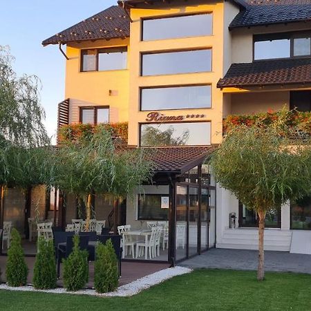 Riana Hotel Adjud Exterior photo